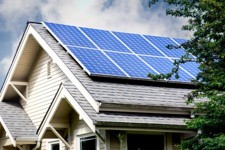 Solar Power in Extreme Climates: Challenges and Solutions